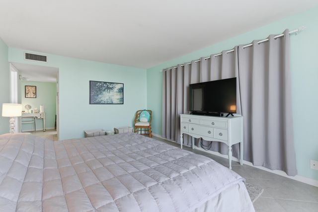3581 S Ocean Boulevard Apt 4e, South Palm Beach, FL 33480