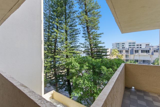 3581 S Ocean Boulevard Apt 4e, South Palm Beach, FL 33480