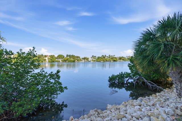 3581 S Ocean Boulevard Apt 4e, South Palm Beach, FL 33480