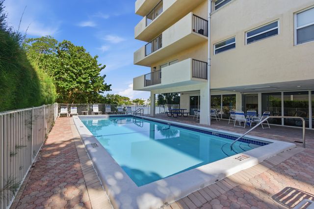 3581 S Ocean Boulevard Apt 4e, South Palm Beach, FL 33480