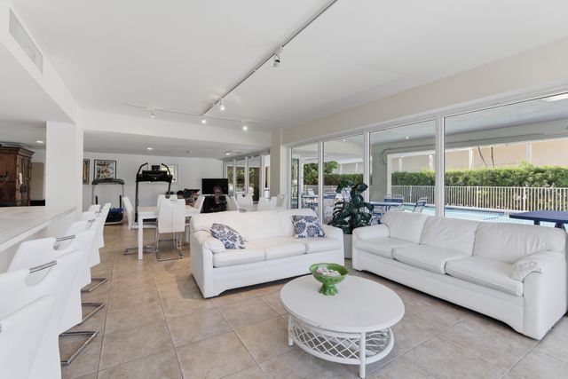 3581 S Ocean Boulevard Apt 4e, South Palm Beach, FL 33480