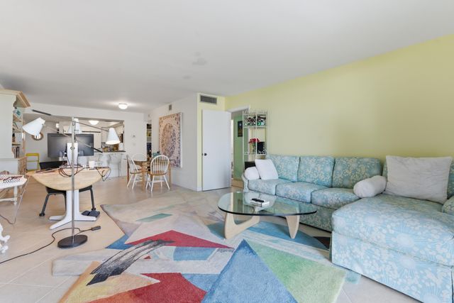 3581 S Ocean Boulevard Apt 4e, South Palm Beach, FL 33480