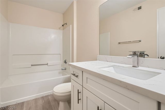 950 Seven Hills Drive 424, Henderson, NV 89052