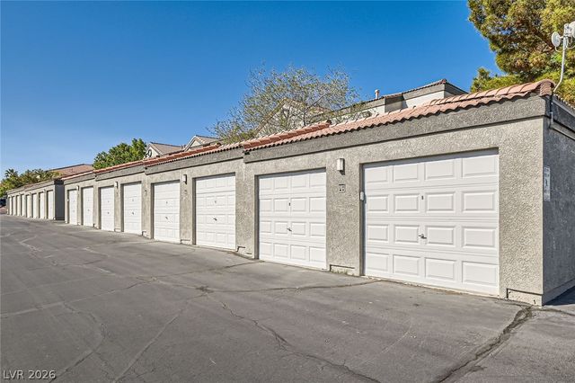 950 Seven Hills Drive 424, Henderson, NV 89052