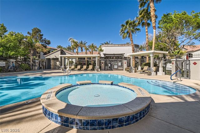 950 Seven Hills Drive 424, Henderson, NV 89052