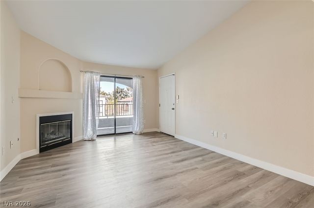 950 Seven Hills Drive 424, Henderson, NV 89052