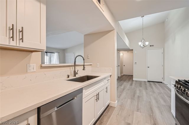 950 Seven Hills Drive 424, Henderson, NV 89052