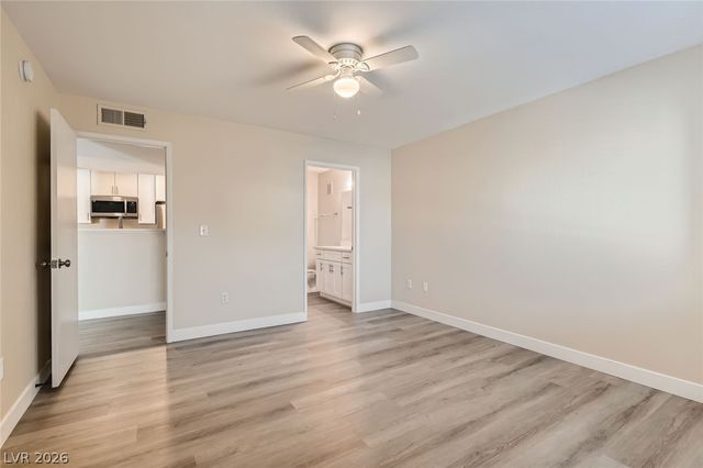 950 Seven Hills Drive 424, Henderson, NV 89052