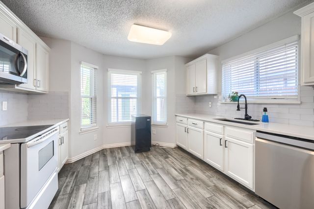 1211 Princeton Place, Euless, TX 76040