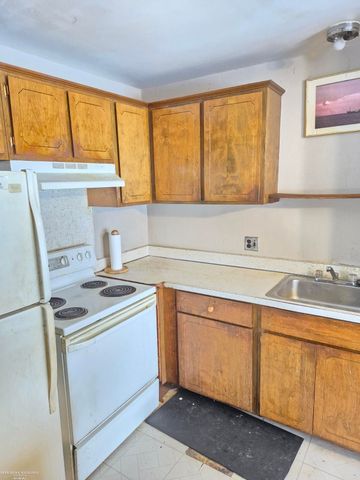 29368 Hoover Street, Warren, MI 48093