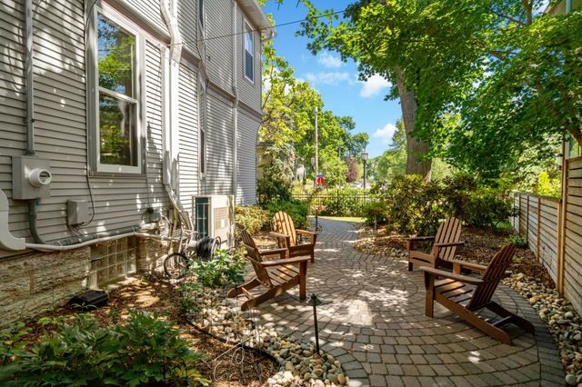 2400 Irving Avenue S, Minneapolis, MN 55405