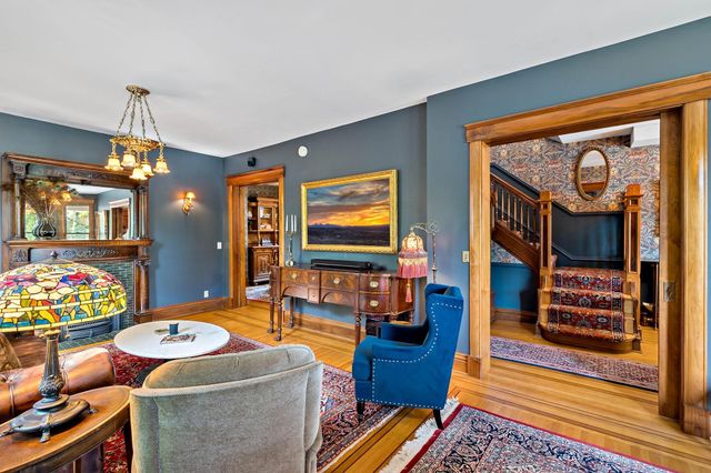 2400 Irving Avenue S, Minneapolis, MN 55405