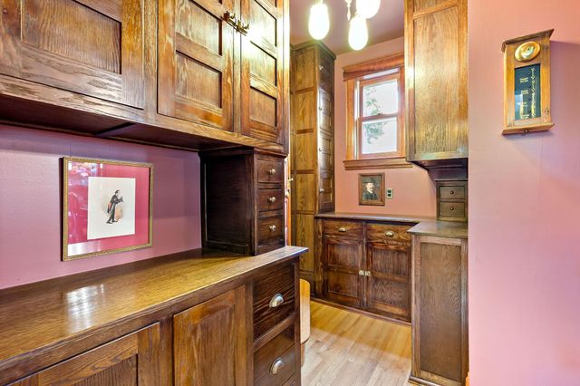2400 Irving Avenue S, Minneapolis, MN 55405