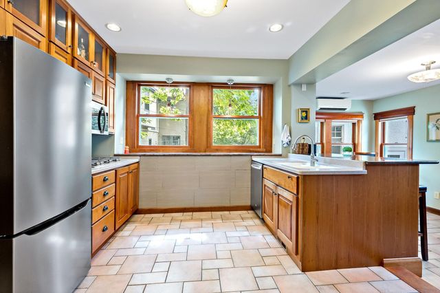 2400 Irving Avenue S, Minneapolis, MN 55405