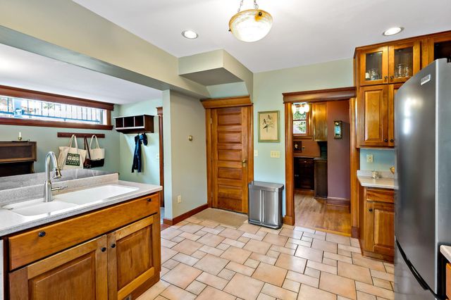 2400 Irving Avenue S, Minneapolis, MN 55405