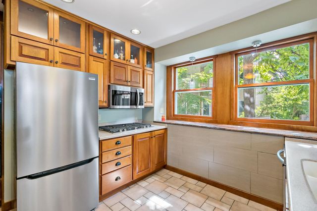 2400 Irving Avenue S, Minneapolis, MN 55405