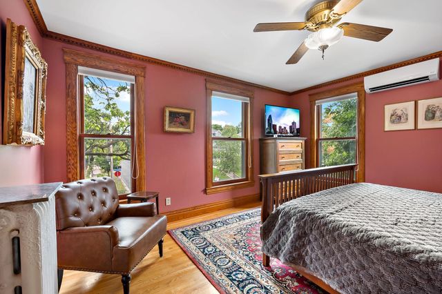 2400 Irving Avenue S, Minneapolis, MN 55405