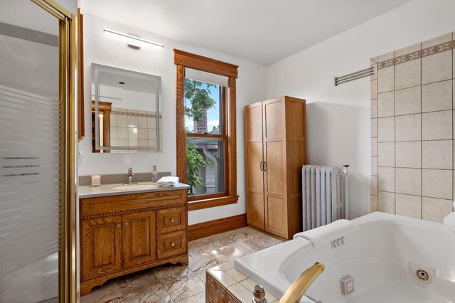 2400 Irving Avenue S, Minneapolis, MN 55405