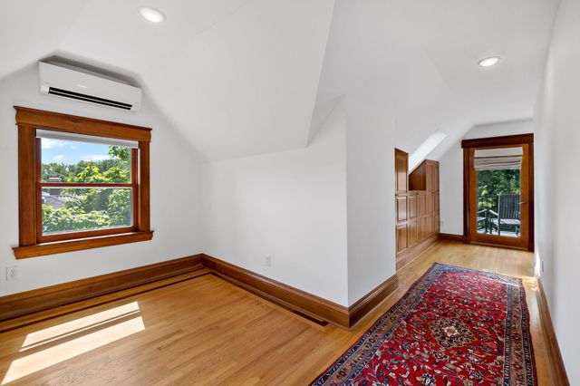 2400 Irving Avenue S, Minneapolis, MN 55405