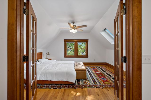 2400 Irving Avenue S, Minneapolis, MN 55405