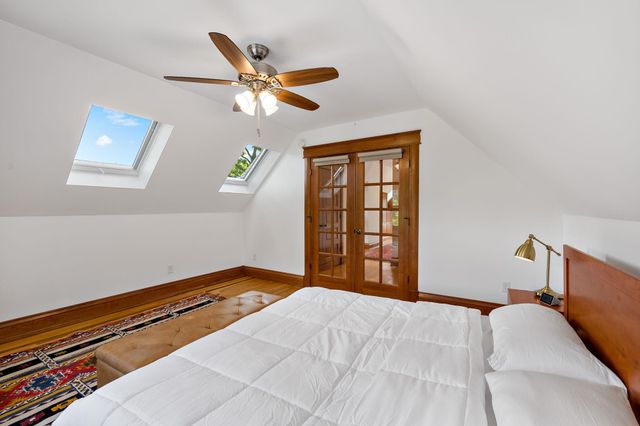 2400 Irving Avenue S, Minneapolis, MN 55405