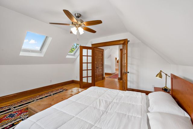 2400 Irving Avenue S, Minneapolis, MN 55405