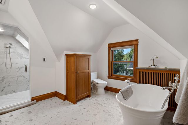 2400 Irving Avenue S, Minneapolis, MN 55405