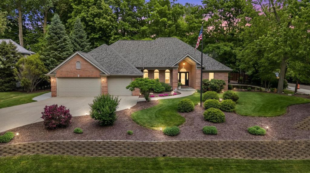 5001 Hunt Club ROAD, Wind Point, WI 53402