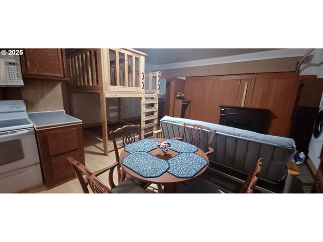 1740 Se RIVER FOREST Rd, Milwaukie, OR 97267