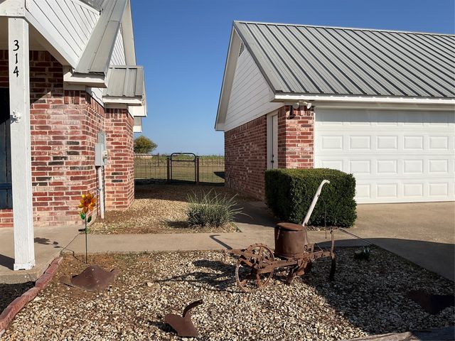 314 Jackson Heights, Lorena, TX 76655