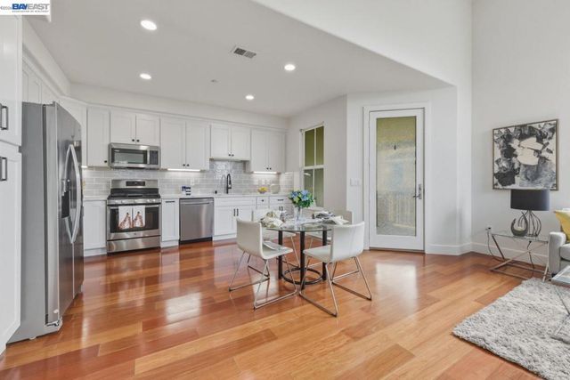 38 Silk Oak Ter, Fremont, CA 94536