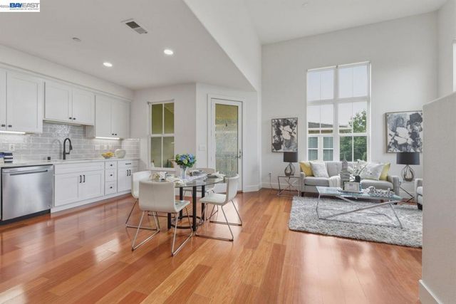 38 Silk Oak Ter, Fremont, CA 94536