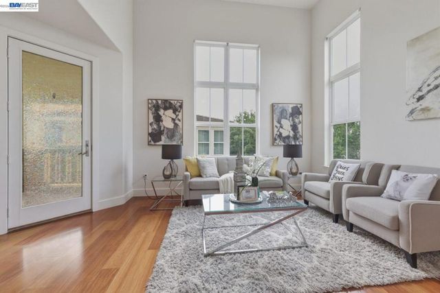 38 Silk Oak Ter, Fremont, CA 94536
