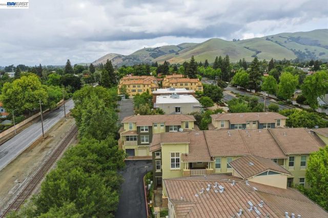 38 Silk Oak Ter, Fremont, CA 94536