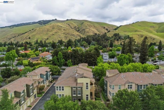 38 Silk Oak Ter, Fremont, CA 94536