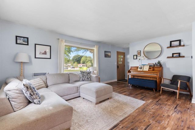10156 W Montana AVENUE, West Allis, WI 53227