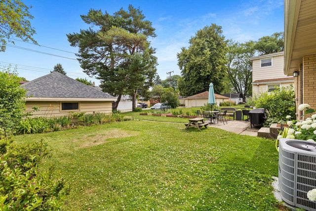 10156 W Montana AVENUE, West Allis, WI 53227