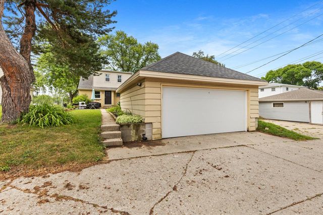 10156 W Montana AVENUE, West Allis, WI 53227