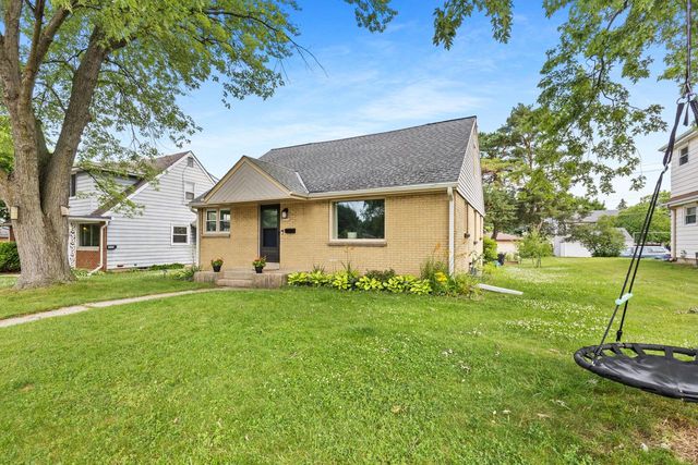 10156 W Montana AVENUE, West Allis, WI 53227