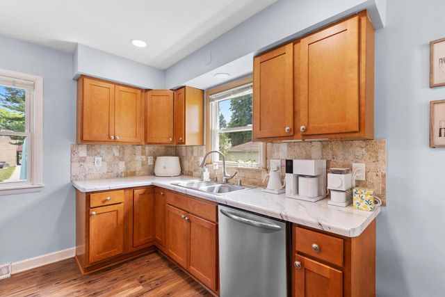 10156 W Montana AVENUE, West Allis, WI 53227