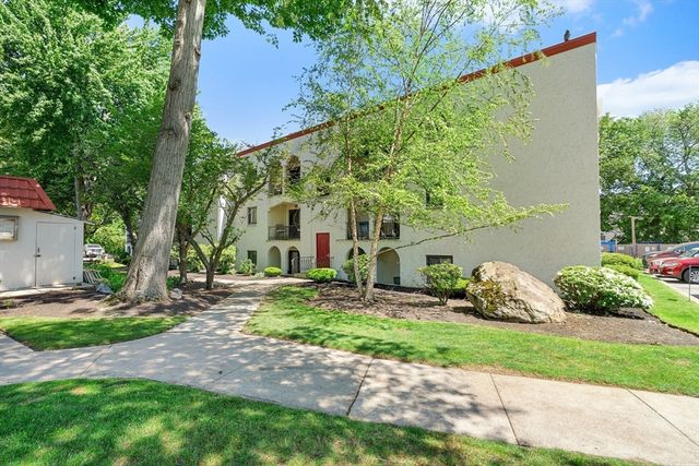 410 Fellsview Terrace 415, Stoneham, MA 02180