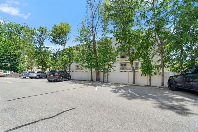 410 Fellsview Terrace 415, Stoneham, MA 02180