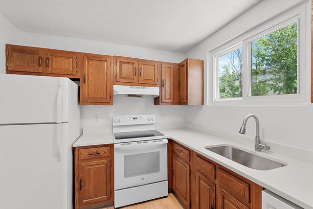 410 Fellsview Terrace 415, Stoneham, MA 02180