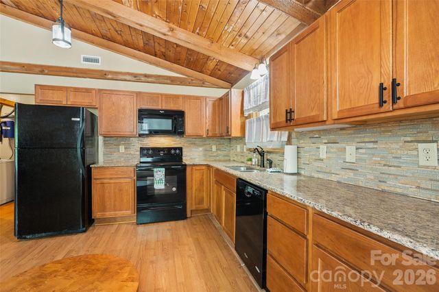 107 Pretty View Lane, Waynesville, NC 28786