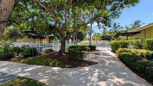 2231 N Cordoba Bend, Weston, FL 33327