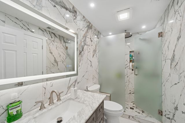 1772 Lancaster Way, Northbrook, IL 60062