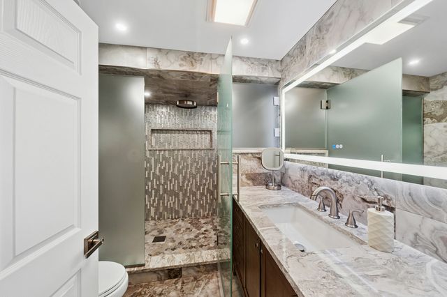 1772 Lancaster Way, Northbrook, IL 60062