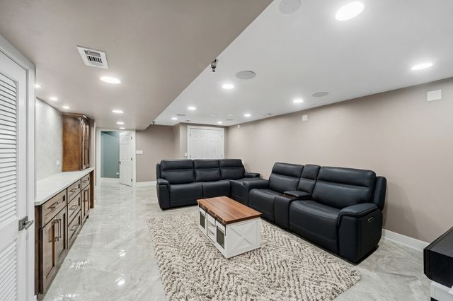 1772 Lancaster Way, Northbrook, IL 60062