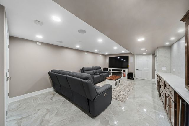 1772 Lancaster Way, Northbrook, IL 60062