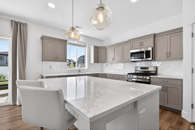 2429 W 2900 N, Farr West, UT 84404